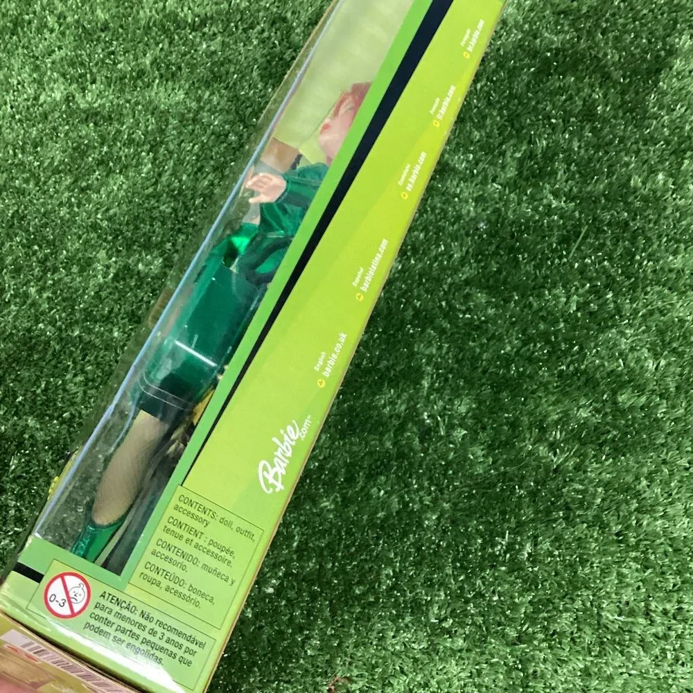 Barbie Poison Ivy Doll Redhead Green outfit Mattel 2004